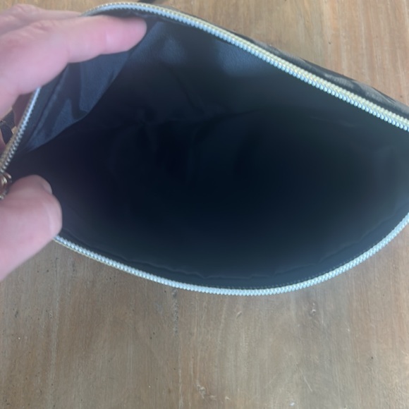 Camo Print Versatile‎ crossbody bag or wristlet NWT - Picture 4 of 7